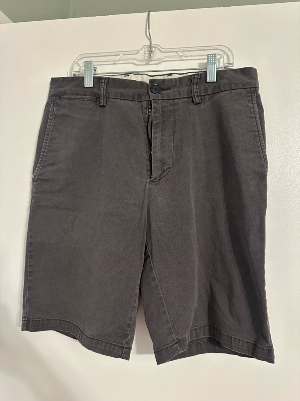 Old Navy Ultimate Slim Built-In Flex Gray Shorts, Men’s Size 31, Gently Worn